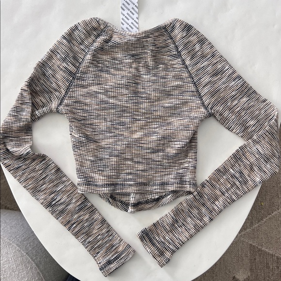 NWT UO Theo Notch Thermal Stripe Textured Pattern Crop Top Cream Black Small - Picture 2 of 6